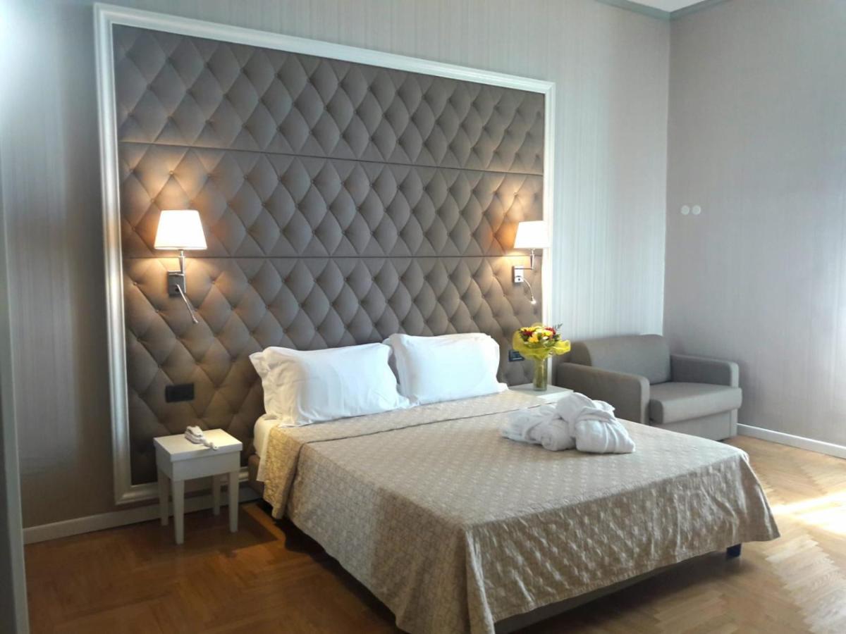 Hotel Grand & Des